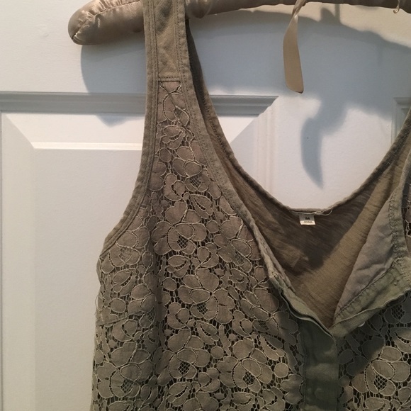 Gray lace tank - Picture 2 of 4