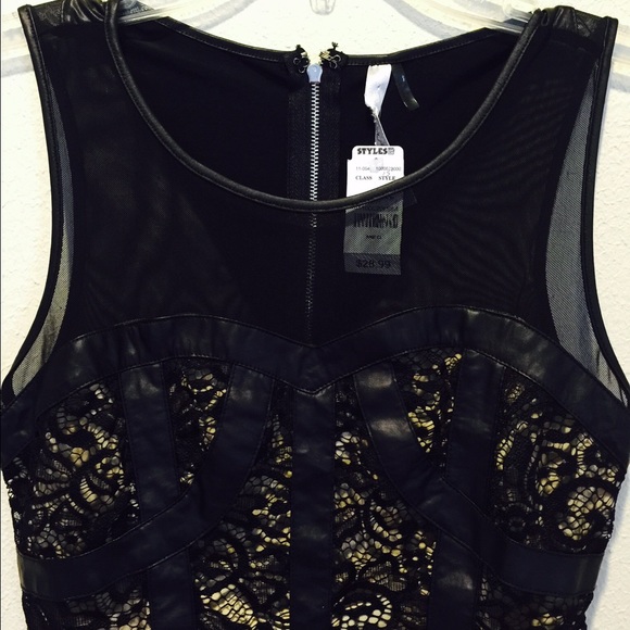 NWT black lace dress - Picture 2 of 4