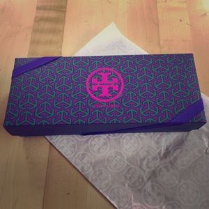 Never been worn TORY BURCH black tile flip flops