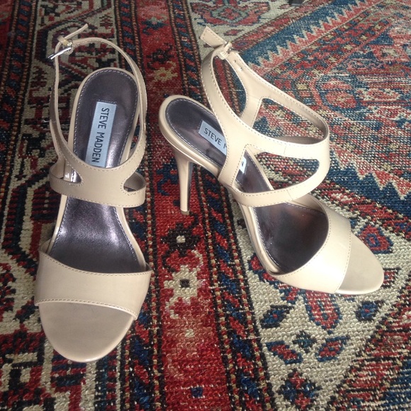 Steve Madden nude heels