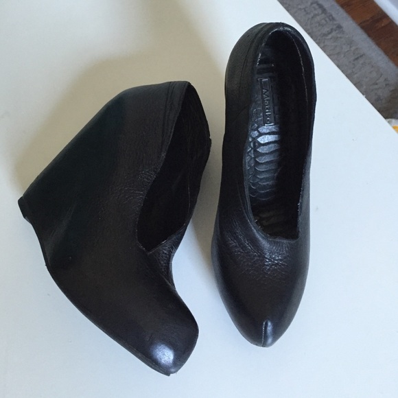Matiko asymmetrical leather wedge