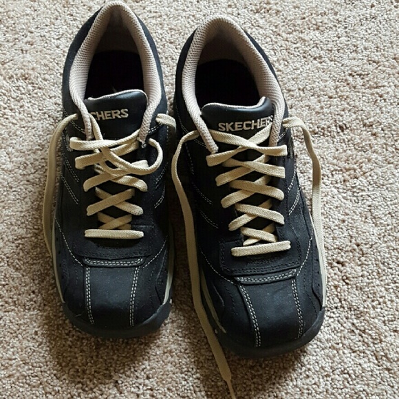 Skechers black sneakers / shoes