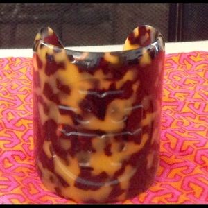 NWOT Tory Burch Lucite Resin Tortoise Logo Cuff