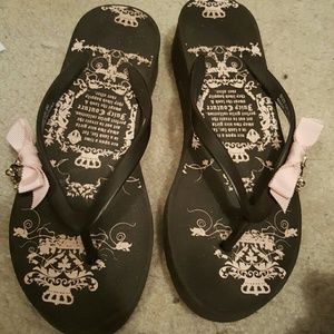 Juicy couture.  Do not buy. Bundle.