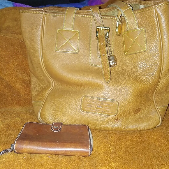 Dooney & Bourke purse & wallet