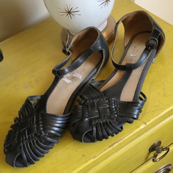 Black Seychelles weekenders size 8.5