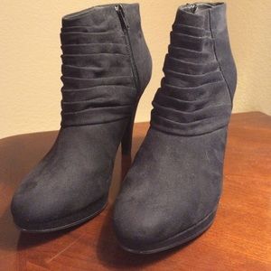 Kelly & Katie black heeled boots