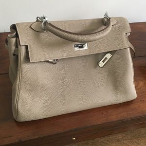 Beige leather Kelly-inspired handbag