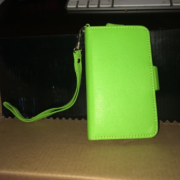 iPhone 4/4s wristlet wallet case