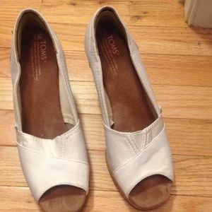 Toms white wedges