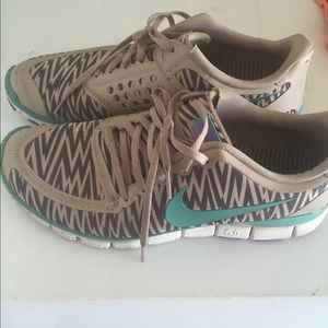 Womens Size 12 Nike Free 5.0
