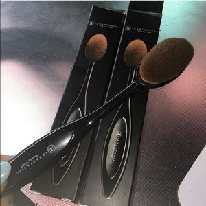 Contour brush new never used with box