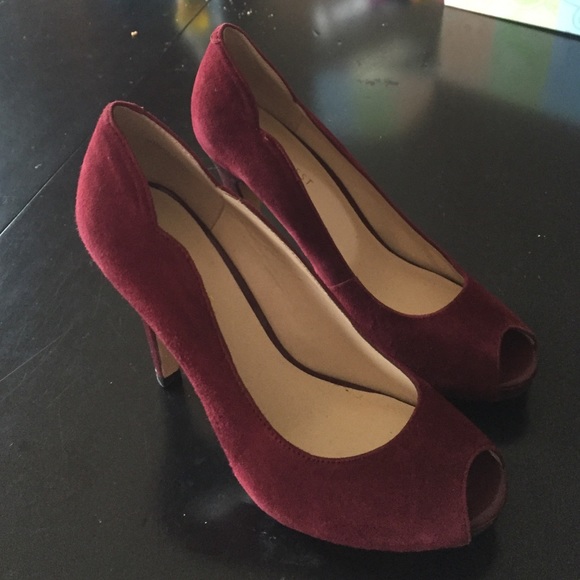 Burgundy suede peep toe Nine West, new Size 6.5M