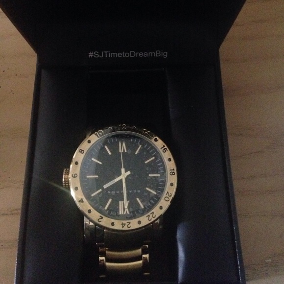 Watch - Picture 1 of 4