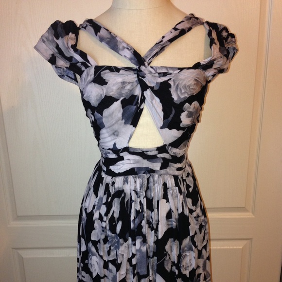 Dress - Picture 1 of 2