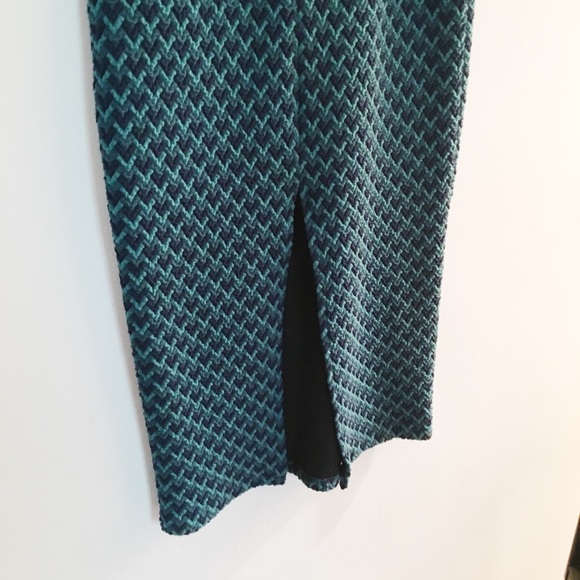 🎈 SOLD IN BUNDLE - MIDI STRECH BODY CON SKIRT - Picture 4 of 4