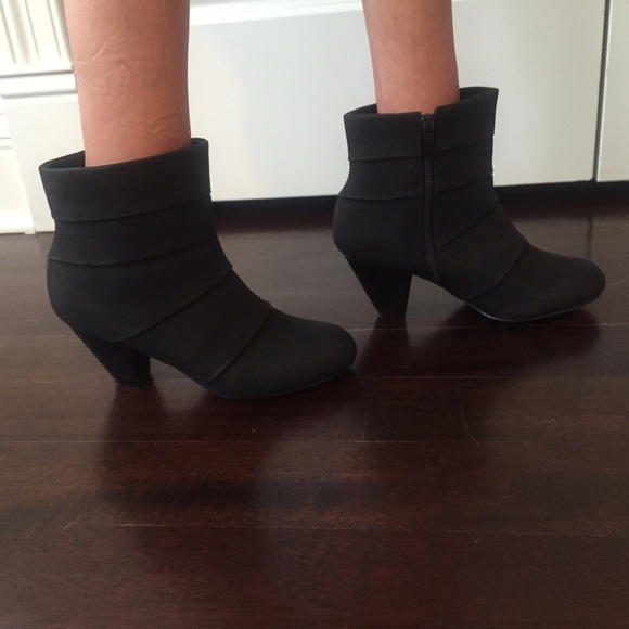 Black ankle boots - Picture 2 of 4