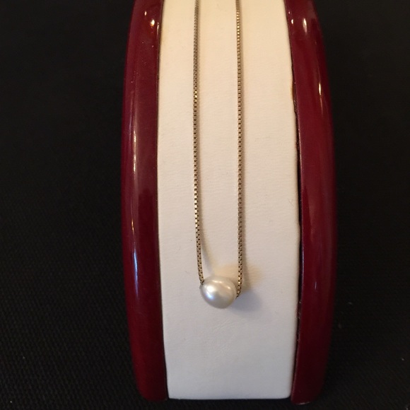 Silver chain with pearl