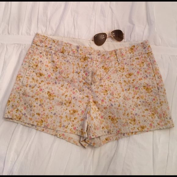 Stylish J Crew Vintage, Floral Shorts -- size 10 - Picture 2 of 4