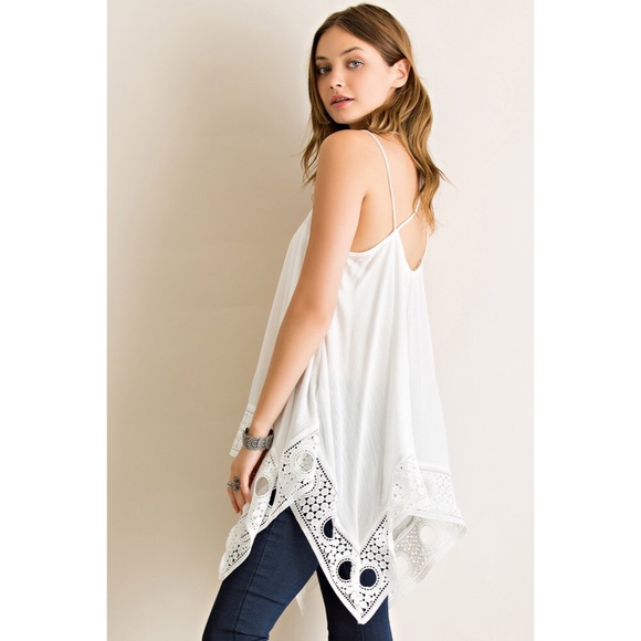 🔹LAST🔹Beautiful Handkerchief Tank - Picture 2 of 4