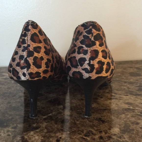Leopard print heels-women's 7.5 - Picture 2 of 3