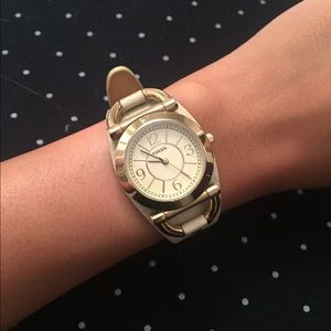 Leather Fossil Creme and Gold watch! 🎀