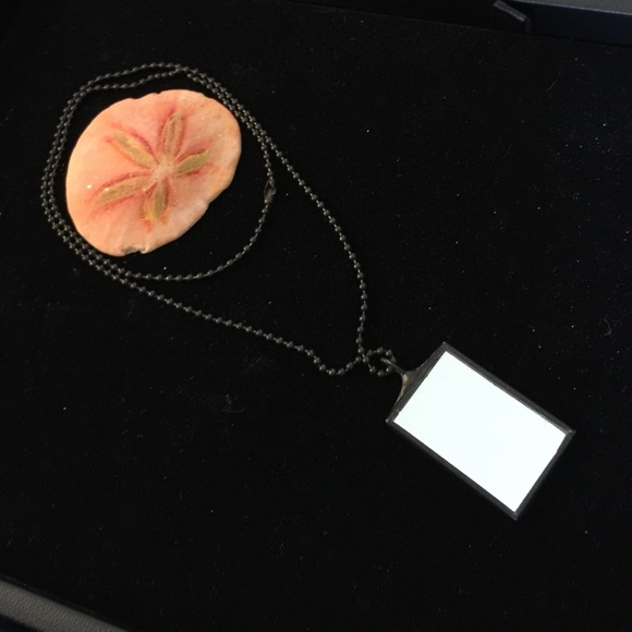 Hello Birdie Necklace - Picture 3 of 4