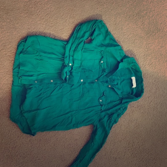 Abercrombie Fitch green shoulder lace detail shirt
