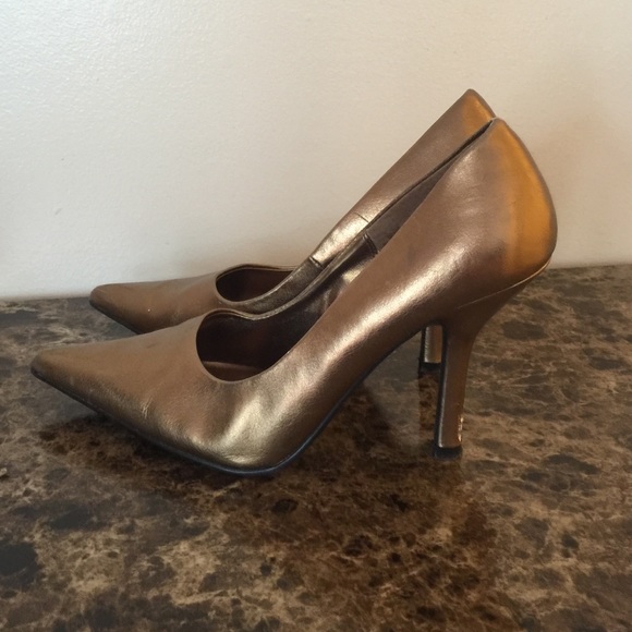 Gold pointed toe pumps-women's 7.5 - Picture 3 of 4