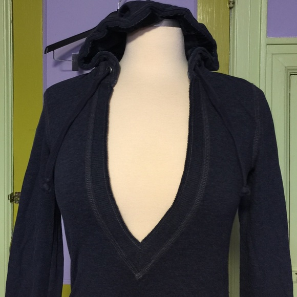Abercrombie & Fitch navy V neck sweatshirt - Picture 4 of 4