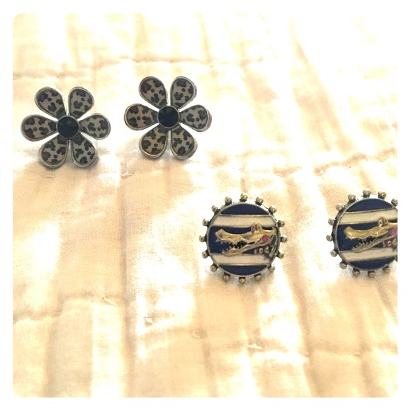Betsey Johnson Stub Earrings! - Picture 1 of 1