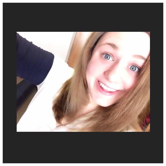 Meet your Posher, Courtney - Picture 1 of 1