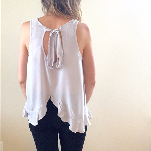 ✨SALE✨LAST//Open back ruffled top - Picture 2 of 2