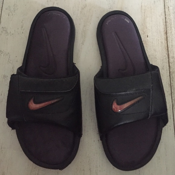 Nike Shoes - Boys Nike slides sz 6
