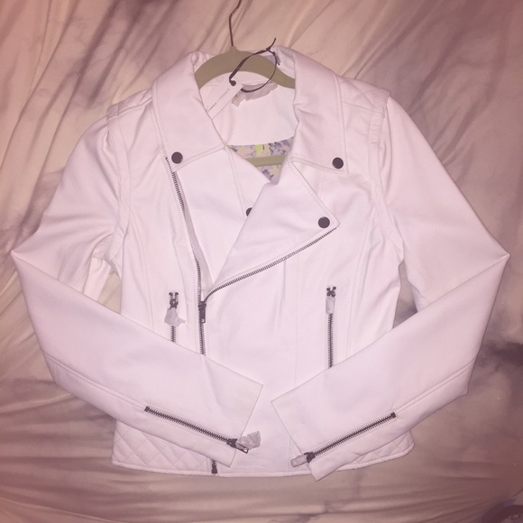 🚫SOLD🚫🎉HP🎉NWT LOVERS + FRIENDS MOTO JACKET XS - Picture 4 of 4