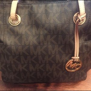 MICHAEL KORS EAST/WEST SIGNATURE TOTE
