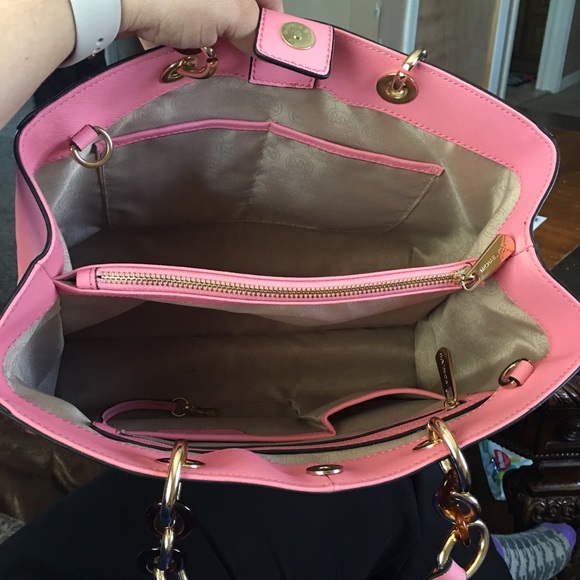 MK Cynthia - Picture 2 of 4