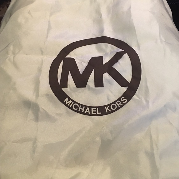 MK Cynthia - Picture 4 of 4