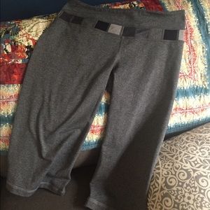 Grey cropped Lululemon yogas size 6