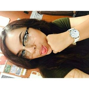 Meet your Posher, Aariona