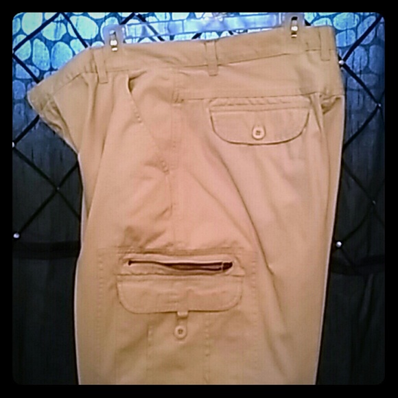Men's Bermuda style shorts