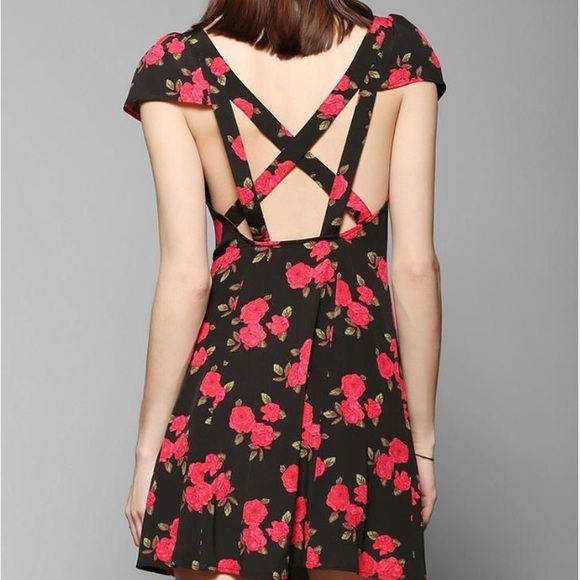 💘LET'S NEGOTIATE💘 KIMCHI BLUE CROSS BACK DRESS