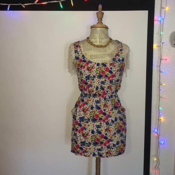 Beautiful floral print and appliqué sleeved dress