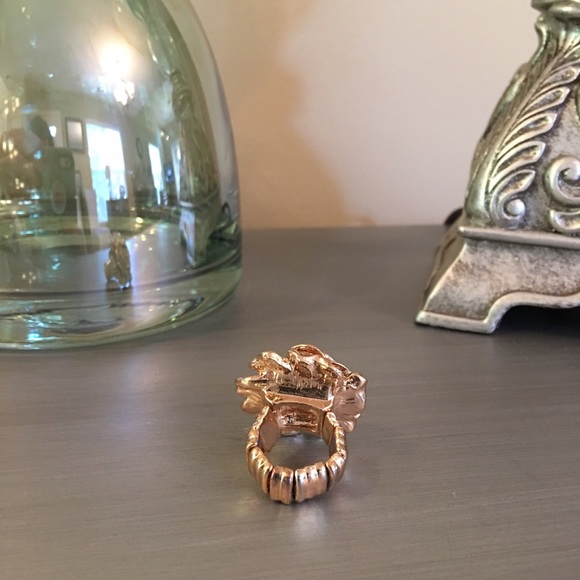 🚫SOLD🚫Gold Tone Rose Crystal Cocktail Ring - Picture 3 of 4