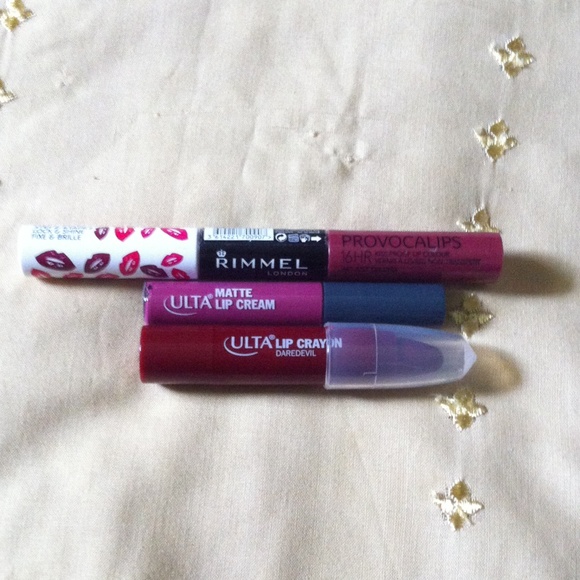 MAKEUP BUNDLE with free makeup bag