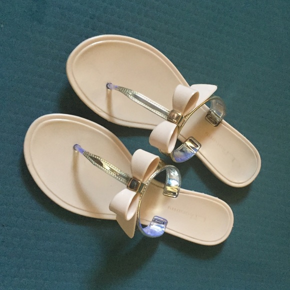 Sandals with bow.