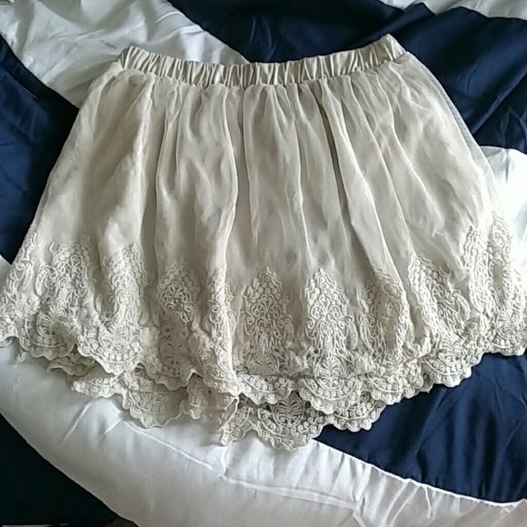 Vintage looking lace mini skirt