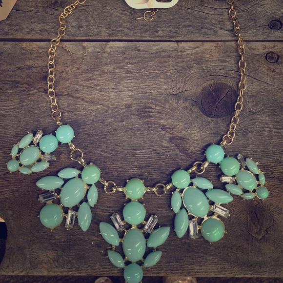 Mint statement necklace 🌷