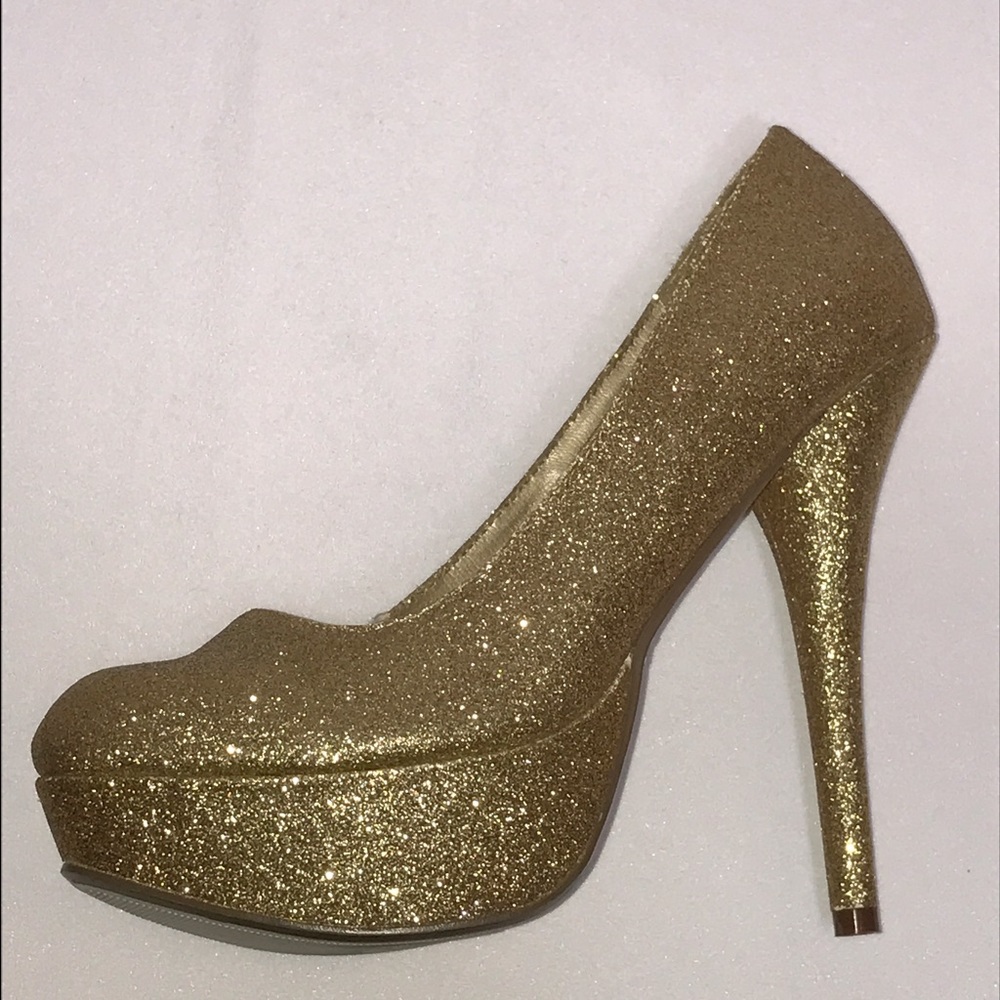NEW GOLD GLITTERED CLOSED TOE HEELS.😀😀