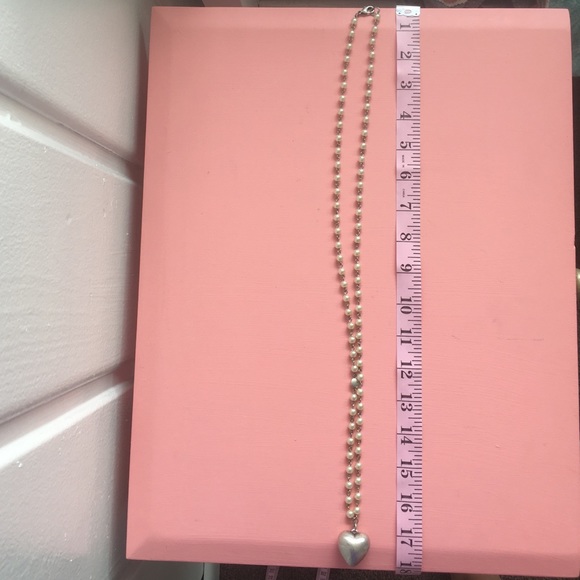 🎀GIFTED🎀Pearl and heart necklace - Picture 4 of 4